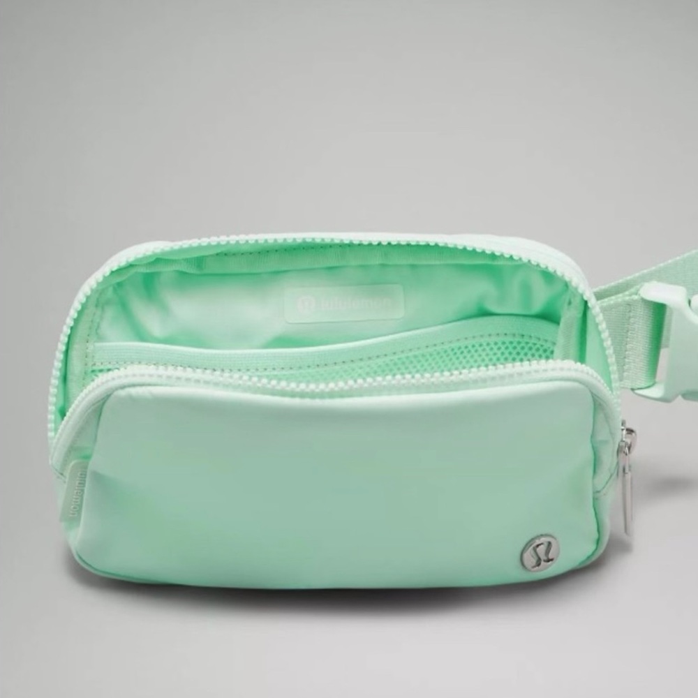 NWT LULULEMON BELT BAG